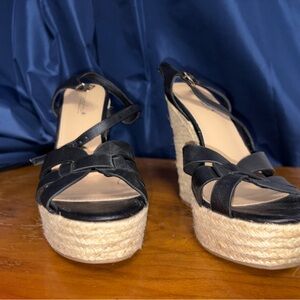 Shoe Dazzle Black and Cream Wedge Sandals